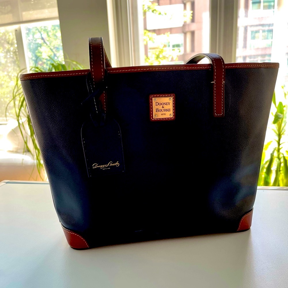 HP ✨ Dooney & Bourke Pebble Grain Charleston tote